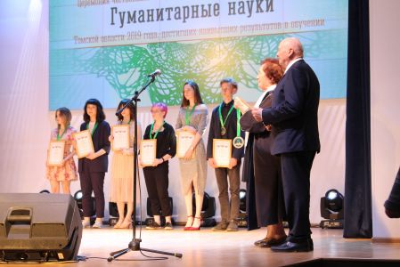 Изображение к новости Церемония чествования выпускников общеобразовательный организаций Томской области 2019 года