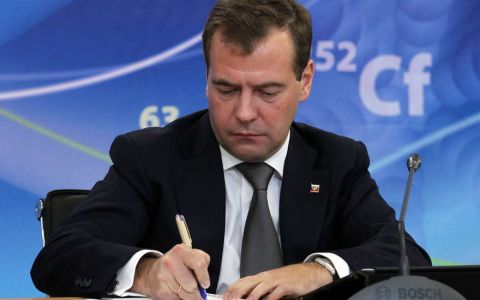 Изображение к новости Медведев подписал распоряжение о развитии технологий архивного хранения электронных документов